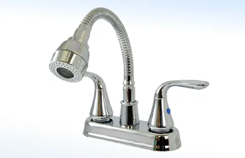 Mezcladora para Lavabo 4” Cierre de 90° Pico Flexible 24-SP 